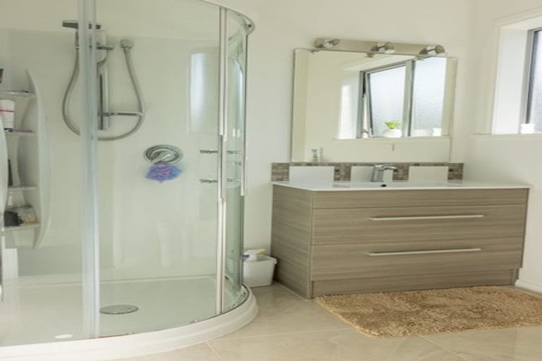 Photo of property in 24 Wakefield Road, Levin, 5571