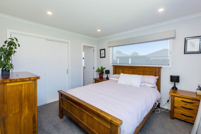 Photo of property in 16 Whitten Way, Wallaceville, Upper Hutt, 5018