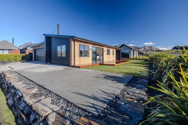 Photo of property in 3 Mount Prospect Lane, Wanaka, 9305