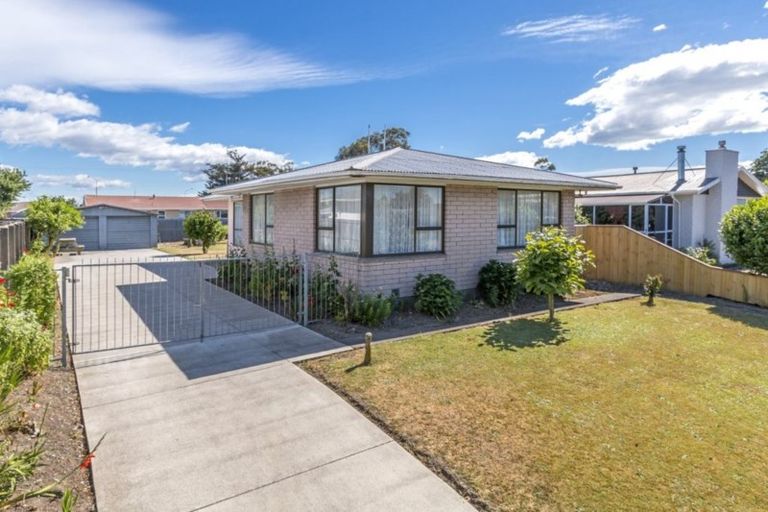 Photo of property in 62 Kathleen Crescent, Hornby, Christchurch, 8042