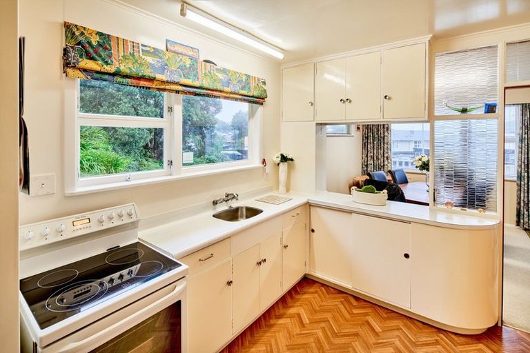 Photo of property in 9 Acheron Road, Paremata, Porirua, 5026