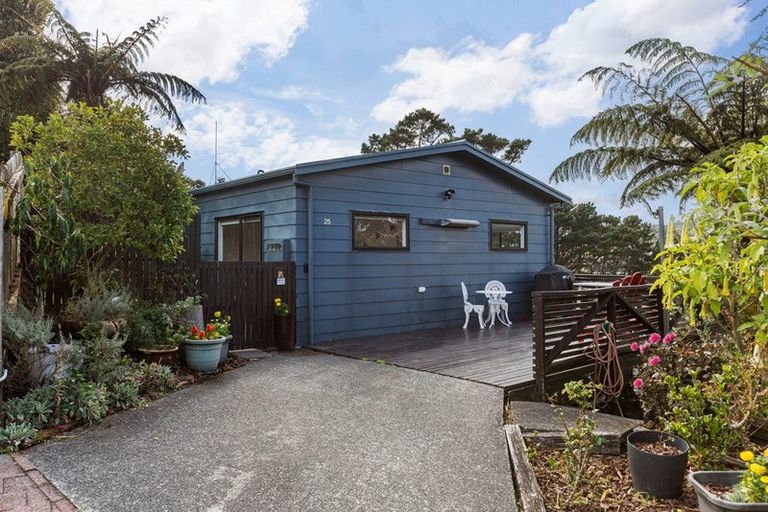 Photo of property in 25 John Witton Drive, Crofton Downs, Wellington, 6035