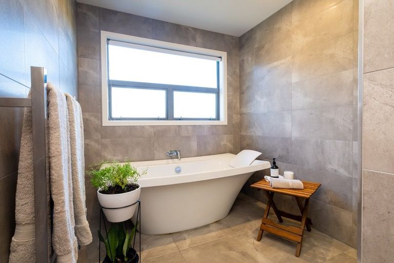 Photo of property in 3 Esk View Road, Eskdale, Napier, 4182