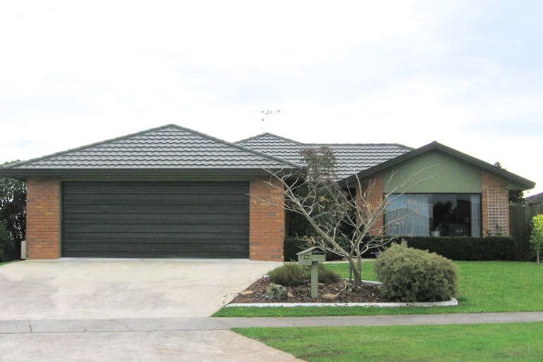 Photo of property in 40 Waiwherowhero Drive, St Andrews, Hamilton, 3200