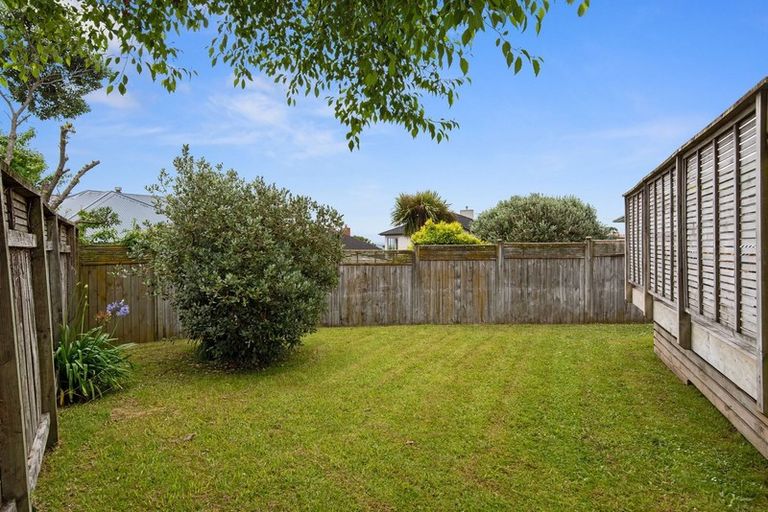 Photo of property in 4/32 Wicklow Road, Narrow Neck, Auckland, 0622