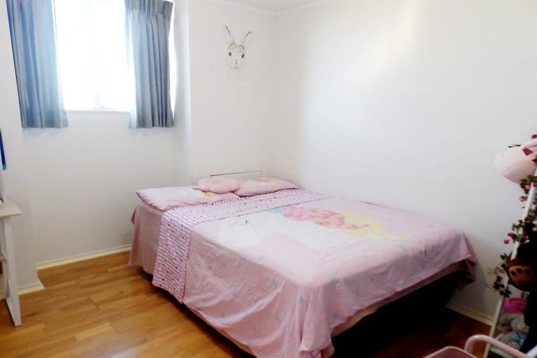 Photo of property in 107 Ashton Fitchett Drive, Brooklyn, Wellington, 6021