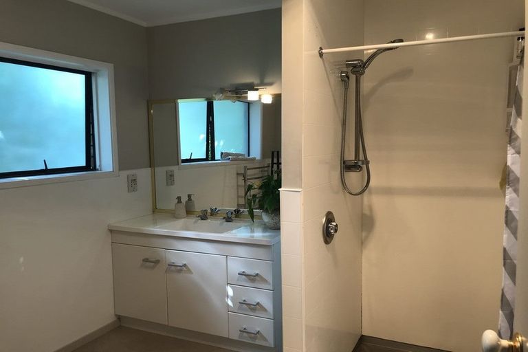 Photo of property in 2/4 Penning Road, Castor Bay, Auckland, 0620