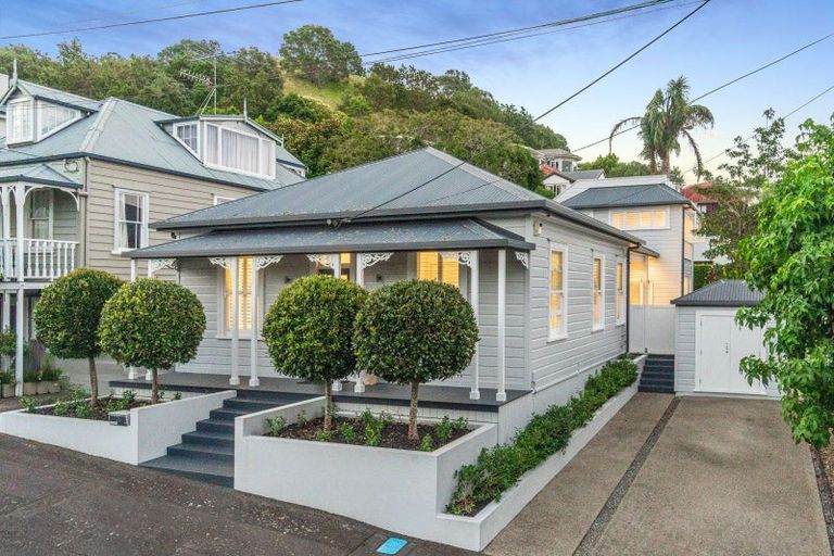 Photo of property in 21 St Aubyn Street, Devonport, Auckland, 0624