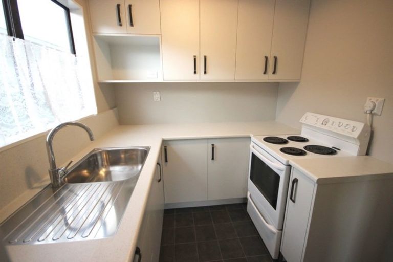 Photo of property in 16 Keeling Street, West End, Palmerston North, 4412