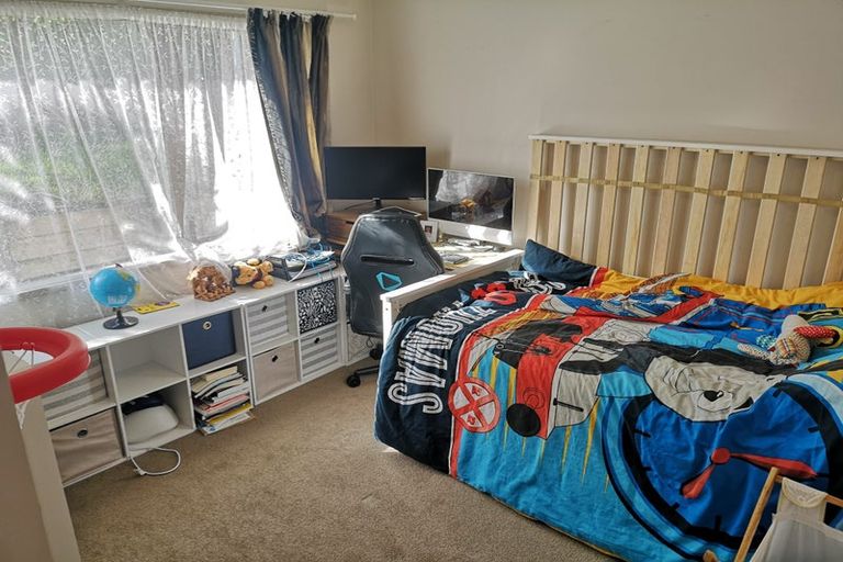 Photo of property in 1/135 Edmonton Road, Te Atatu South, Auckland, 0610