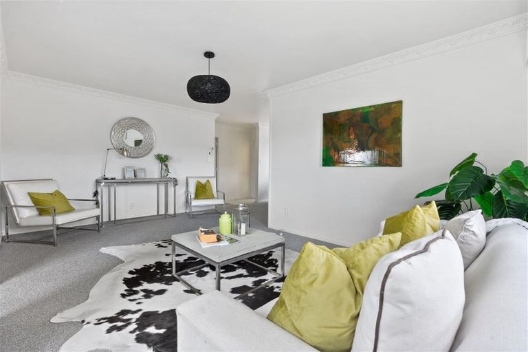 Photo of property in 15a Correa Court, Goodwood Heights, Auckland, 2105