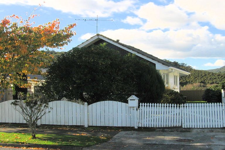 Photo of property in 22 Wetherby Grove, Wainuiomata, Lower Hutt, 5014
