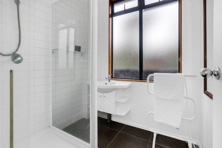 Photo of property in 8 Lister Street, Point Chevalier, Auckland, 1022