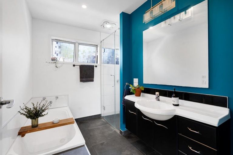 Photo of property in 1/8 Ross Place, Blagdon, New Plymouth, 4310