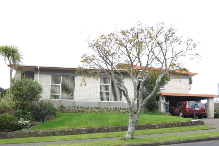 Photo of property in 15 Nevada Drive, Merrilands, New Plymouth, 4312