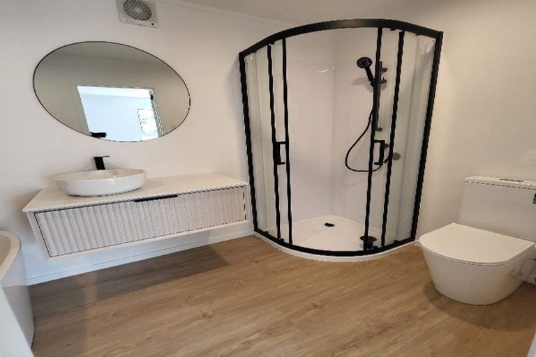 Photo of property in 2/13 Sunnyside Road, Sunnyvale, Auckland, 0612