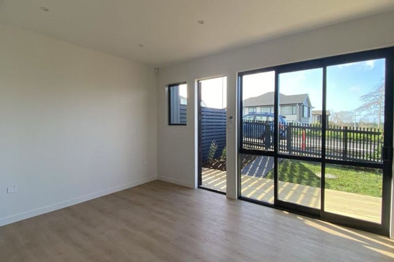 Photo of property in 1 Tawatawa Street, Long Bay, Auckland, 0630