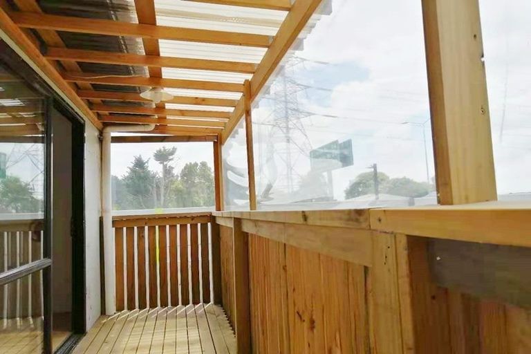 Photo of property in 252 Triangle Road, Massey, Auckland, 0614