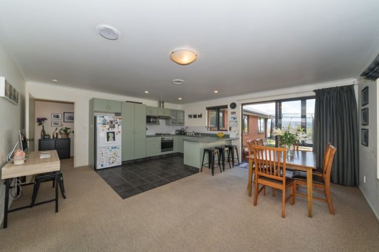Photo of property in 30 Logan Way, Kelvin Grove, Palmerston North, 4414