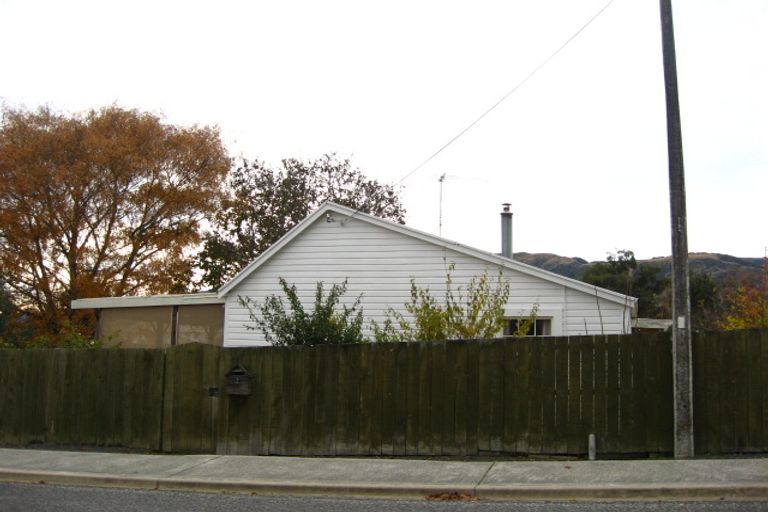 Photo of property in 2 Derby Street, Tapanui, 9522