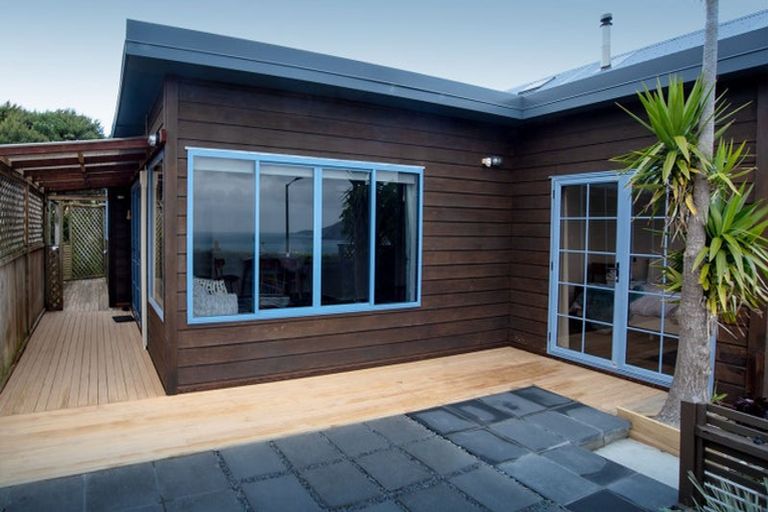 Photo of property in 64 Motuhara Road, Plimmerton, Porirua, 5026