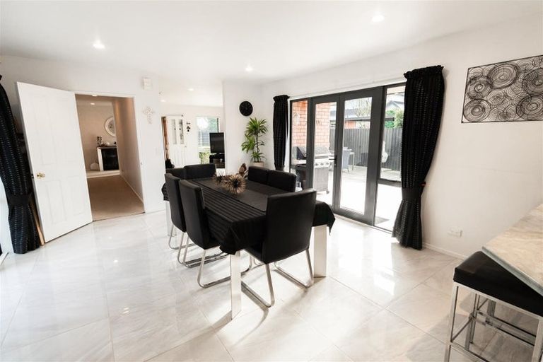 Photo of property in 26a Crofton Road, Harewood, Christchurch, 8051