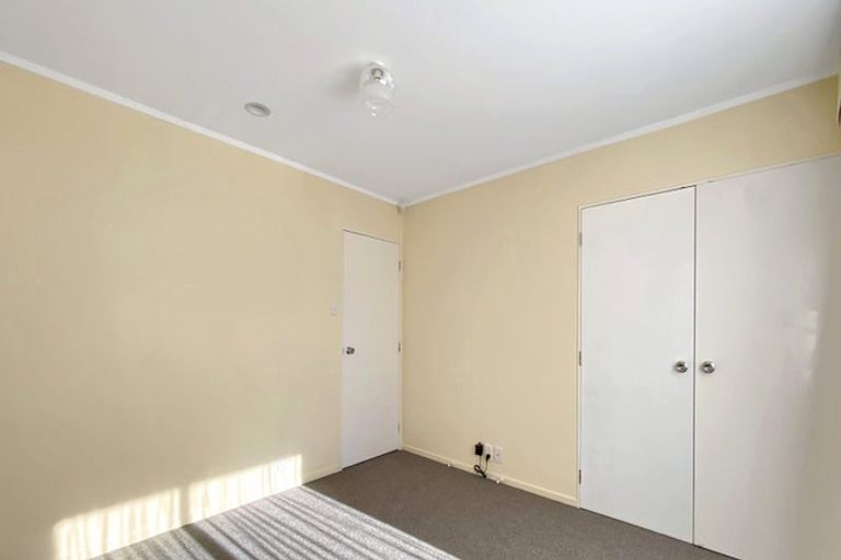 Photo of property in 4/390 West Coast Road, Glen Eden, Auckland, 0602