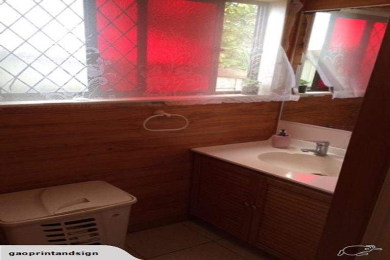 Photo of property in 197 Henderson Valley Road, Henderson, Auckland, 0612