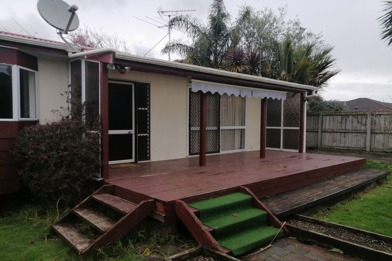 Photo of property in 2/8 Sunburst Street, Papakura, 2110