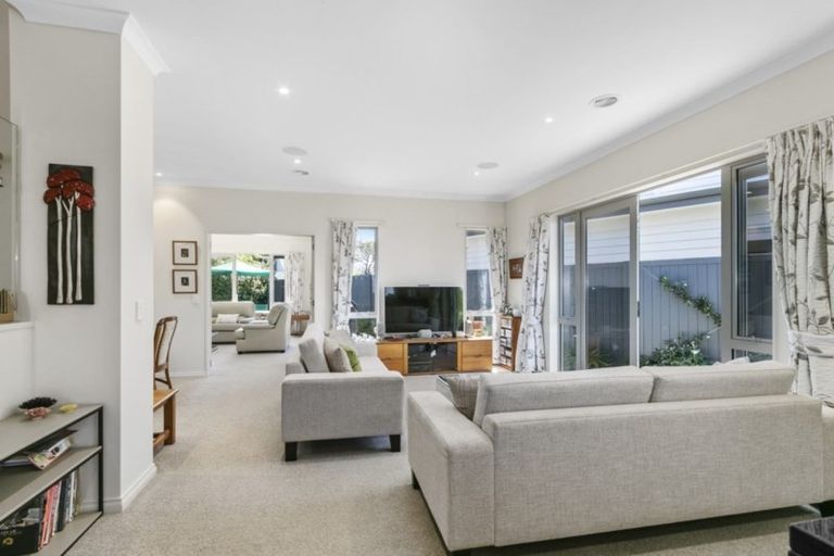 Photo of property in 8c Glen Iris Grove, Woburn, Lower Hutt, 5010