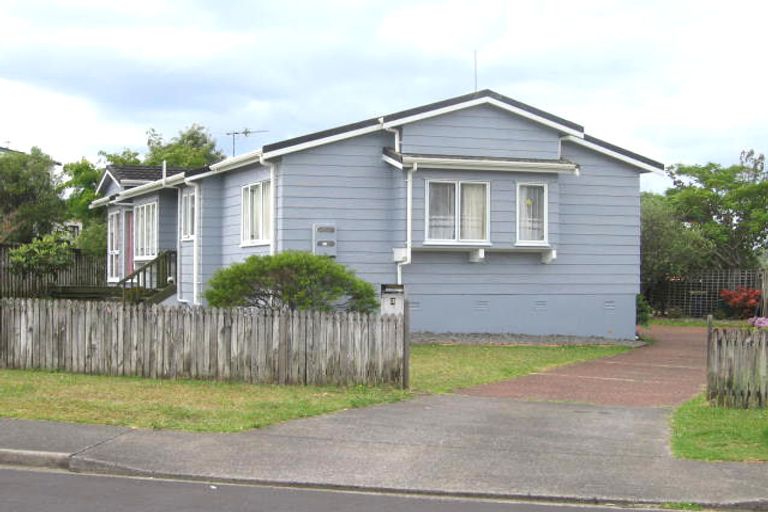Photo of property in 3 Tetrarch Place, Totara Vale, Auckland, 0629