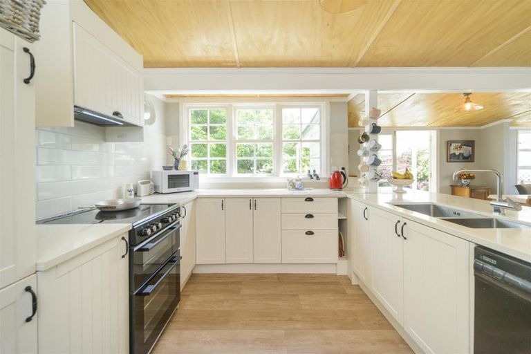 Photo of property in 89 Bridge Street, Bulls, 4818