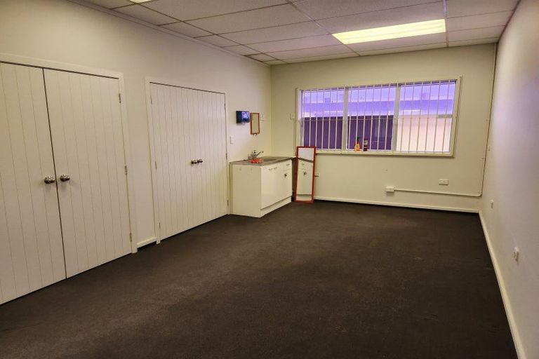 Photo of property in 120 Great South Road, Takanini, 2112