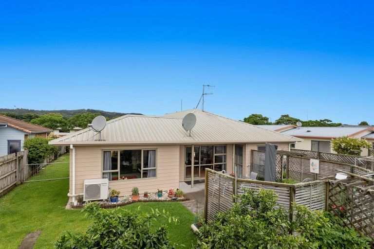 Photo of property in 13 Edgewater Grove, Whakatane, 3120