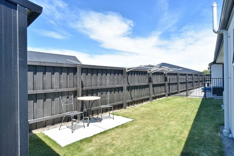 Photo of property in 17 Angus Place, Rangiora, 7400