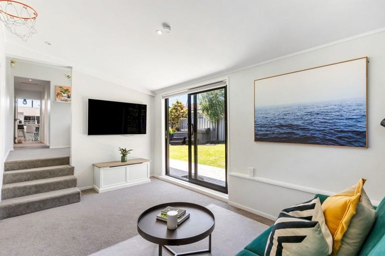 Photo of property in 30 Fairdale Place, Birkdale, Auckland, 0626