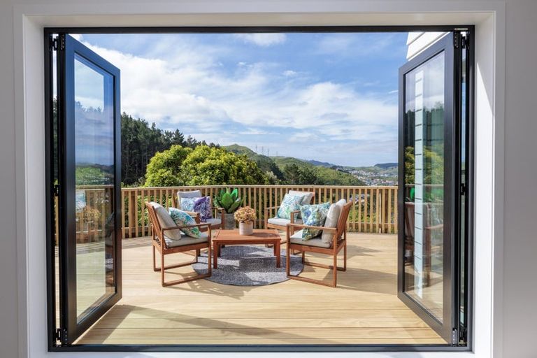 Photo of property in 24 Prestbury Grove, Churton Park, Wellington, 6037