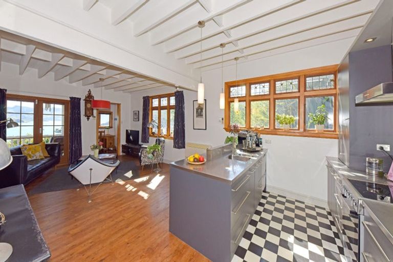 Photo of property in 35 Reserve Terrace, Lyttelton, 8082