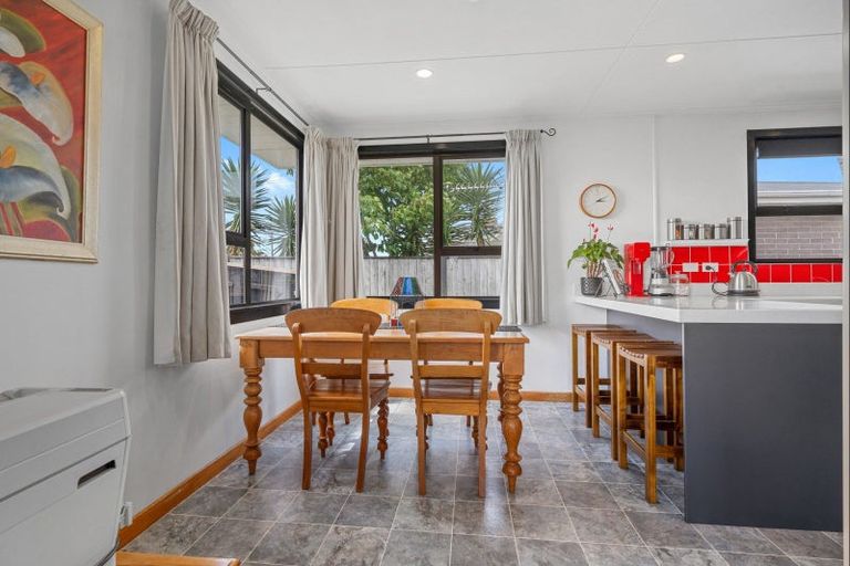 Photo of property in 28 Kingsford Street, Bell Block, New Plymouth, 4312