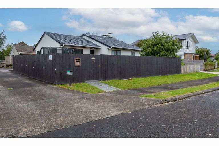 Photo of property in 1/16 Edwin Freeman Place, Ranui, Auckland, 0612