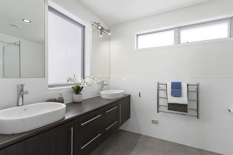 Photo of property in 4 Ravello Rise, Flat Bush, Auckland, 2019