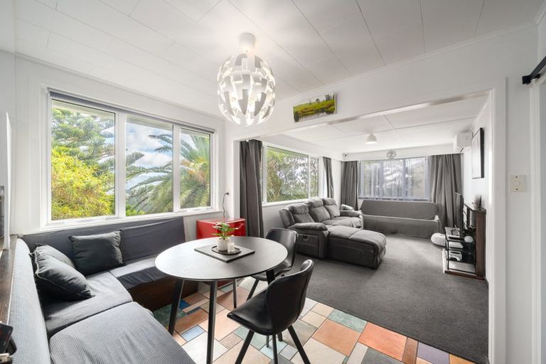Photo of property in 18 Northumberland Street, Cannons Creek, Porirua, 5024