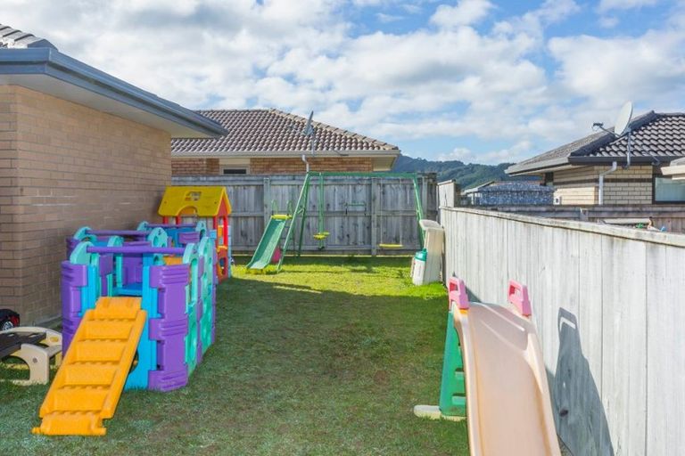 Photo of property in 14 Percy Kinsman Crescent, Riverstone Terraces, Upper Hutt, 5018