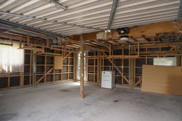 Photo of property in 11 Worthington Place, West Harbour, Auckland, 0618