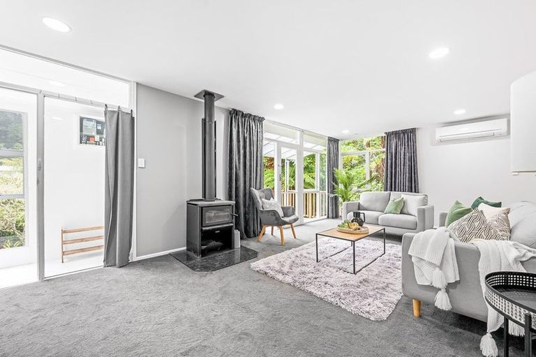 Photo of property in 15 Elmslie Road, Pinehaven, Upper Hutt, 5019