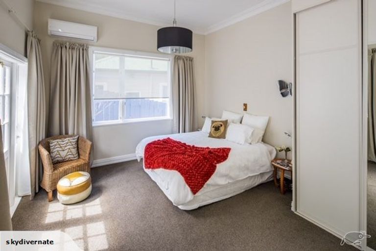 Photo of property in 14 Freeling Street, Island Bay, Wellington, 6023