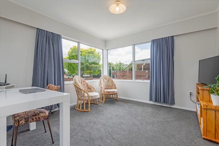 Photo of property in 43 John F Kennedy Drive, Milson, Palmerston North, 4414