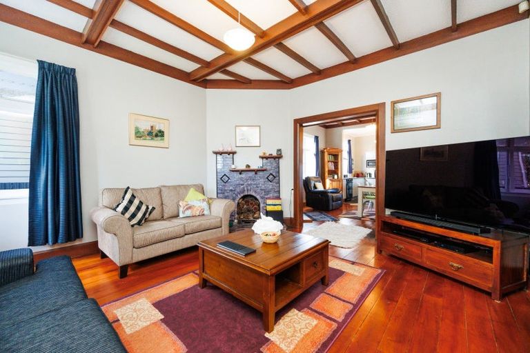 Photo of property in 8 Burns Avenue, Takaro, Palmerston North, 4412