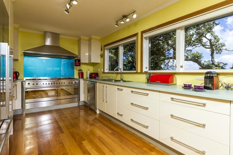Photo of property in 24 Howard Road, Northcote, Auckland, 0627
