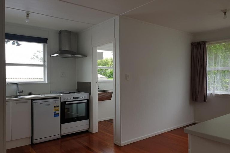 Photo of property in 87 Beazley Avenue, Paparangi, Wellington, 6037